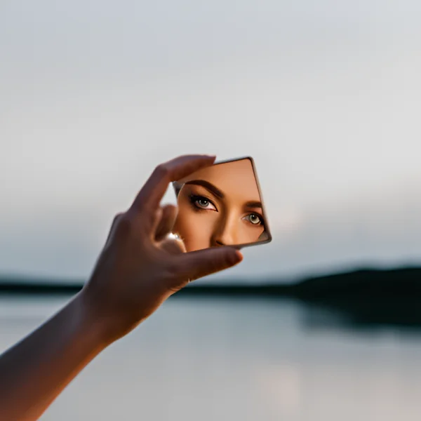 square mirror